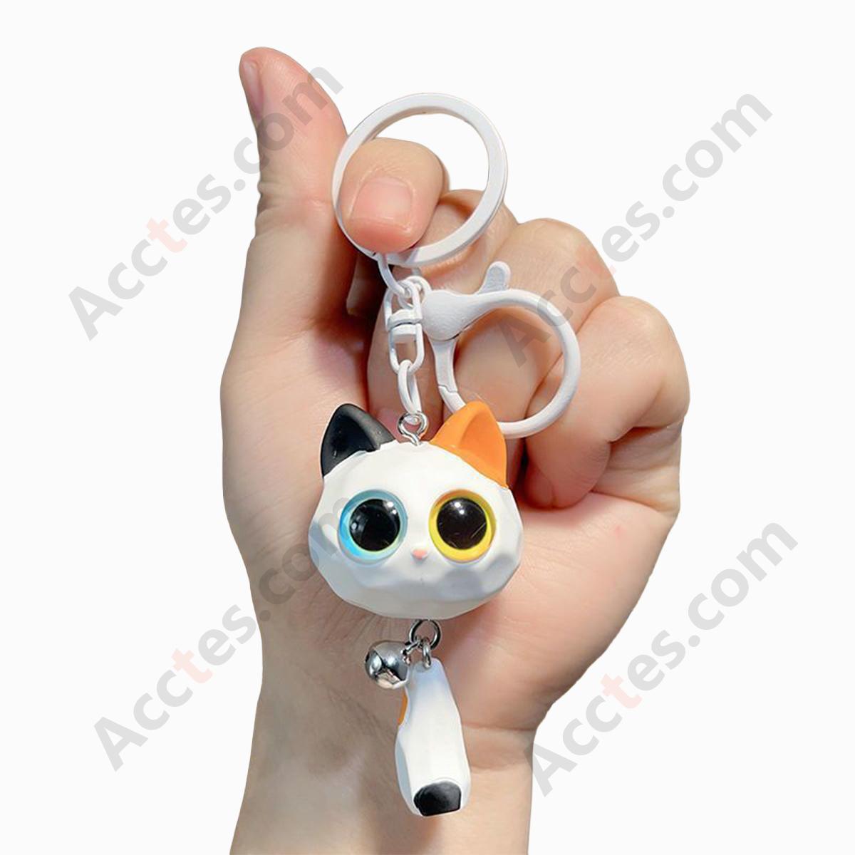 3D Resin Cute Big-Eyed Cat Head Car Keychain with Heterochromatic Eyes